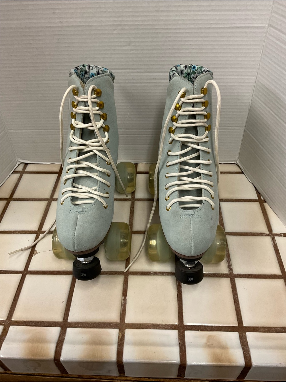 Women's Mint Green Lace-Up Quad Roller Skates with Gold Eyelets